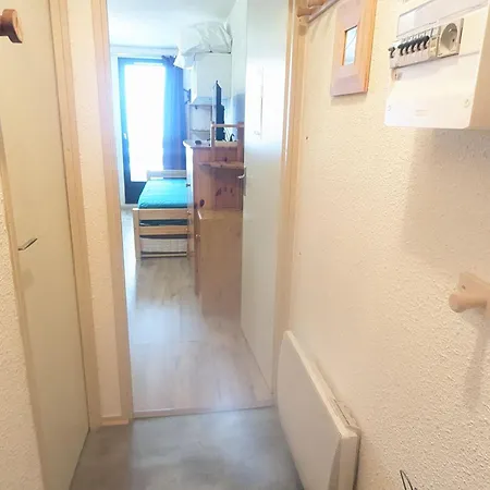 Apartment 3 Pers, Au Pied Des Pistes Avec Balcon - Fr-1-557-138 Les Adrets